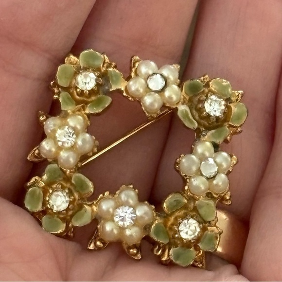 Vintage enamel pearl rhinestone square brooch - Picture 3 of 4